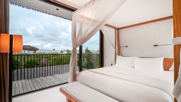 Arnalaya Beach House - Airy ocean suite overlooking the beach